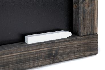 Kreidetafel mit Ablagemöglichkeit für die Kreide